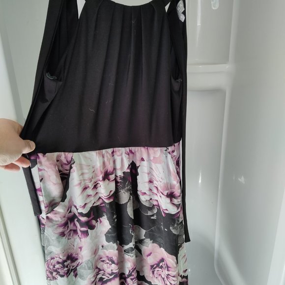 Laura Petites, size 4, black top with floral dress - Picture 2 of 6